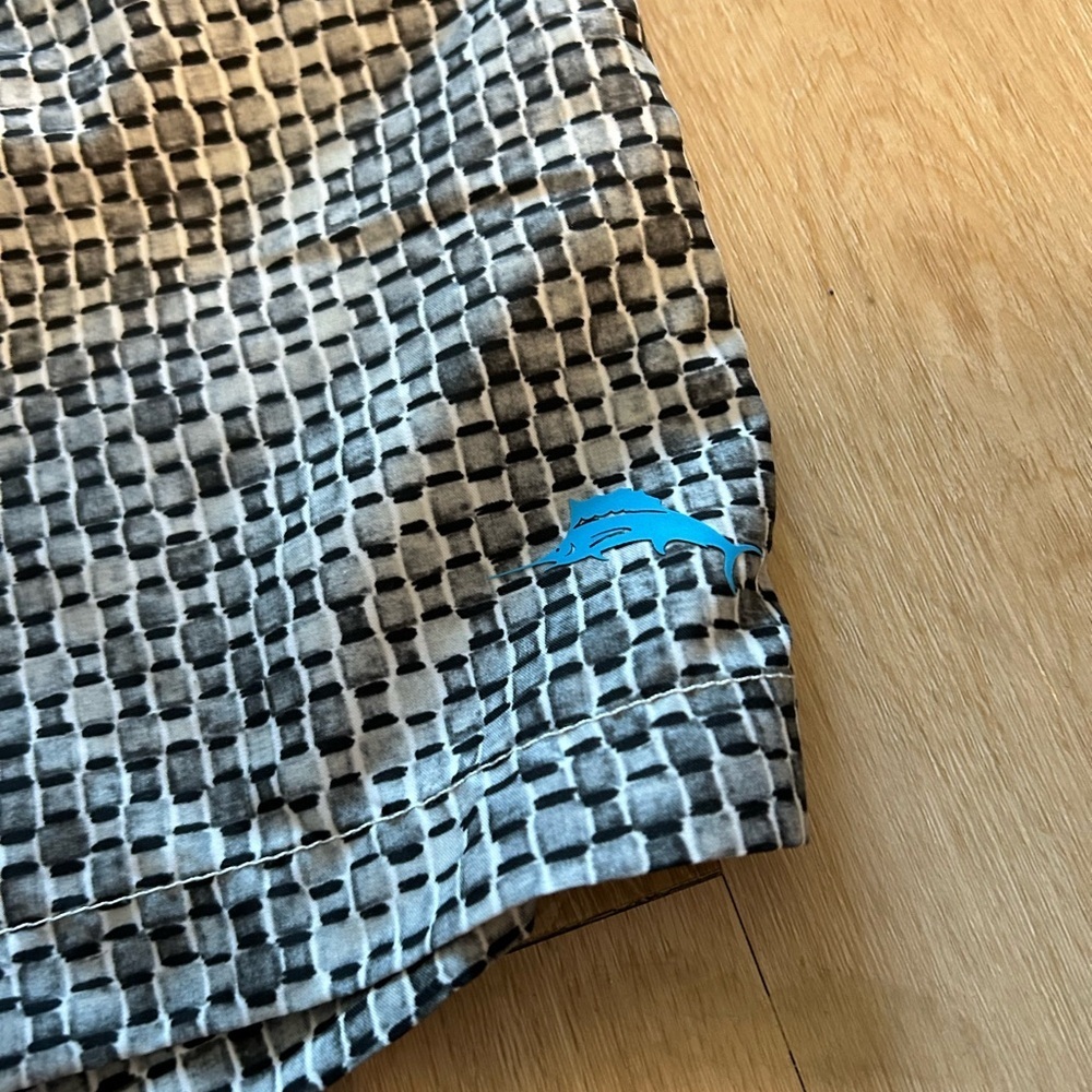 Men’s Tommy Bahama Baja Geo Wave board shorts gray/navy size XXL - Picture 2 of 8